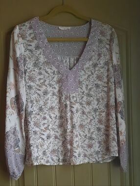 Lovestitch Lilac & Ivory Floral V-Neck Blouse